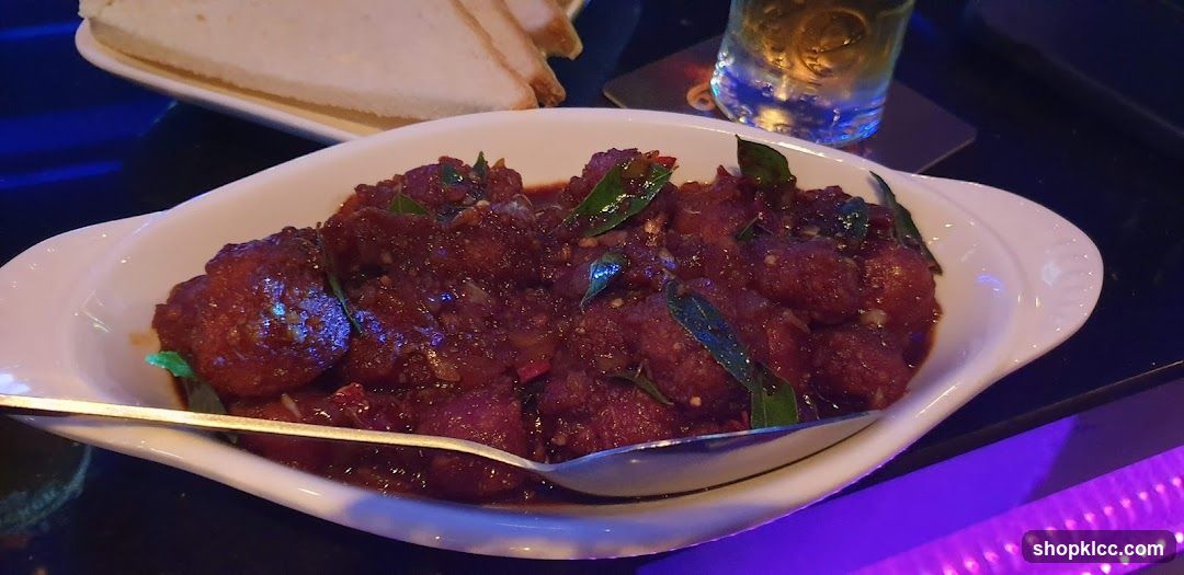 Spicy Chicken Dish with Toast and Drink