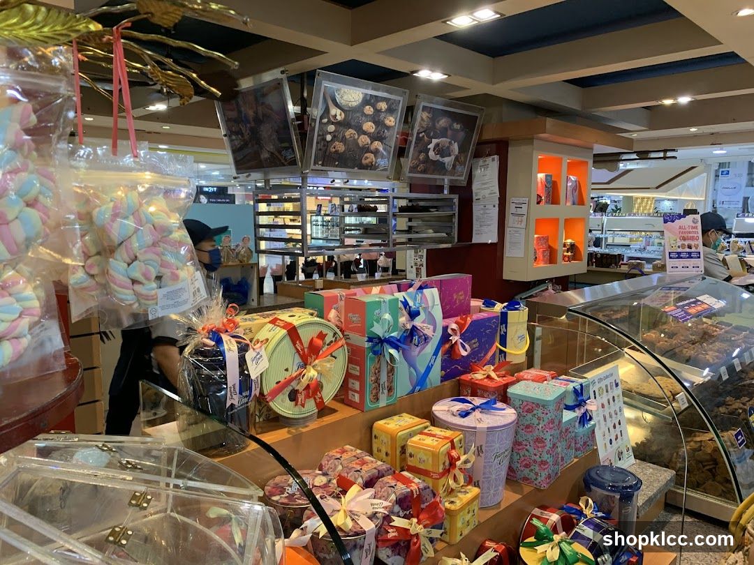 Confectionery display with gift-wrapped items