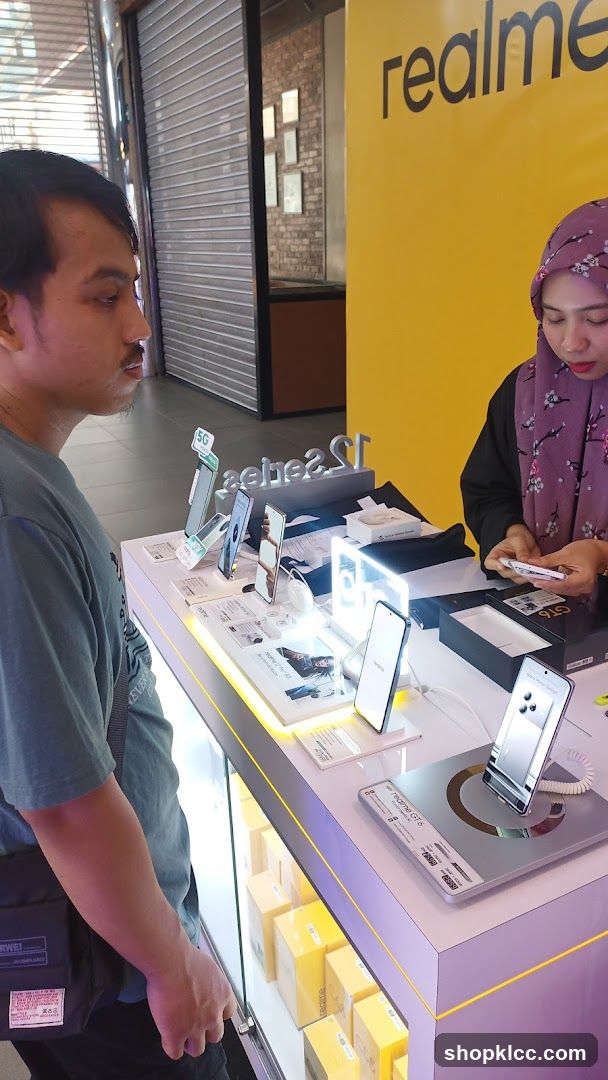 Realme Store Display