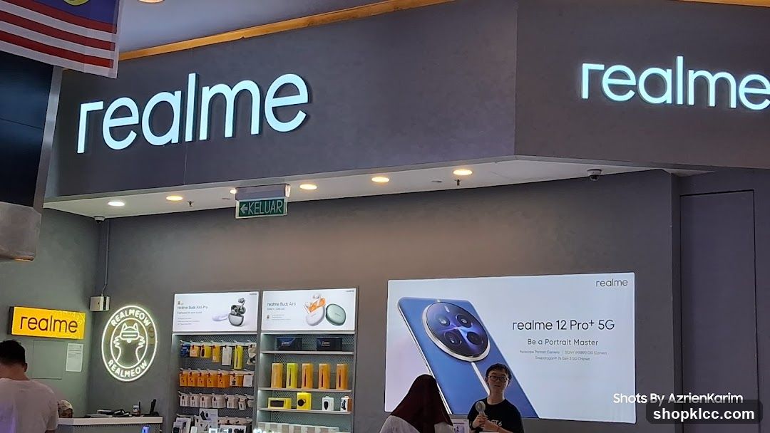 Realme Store Display