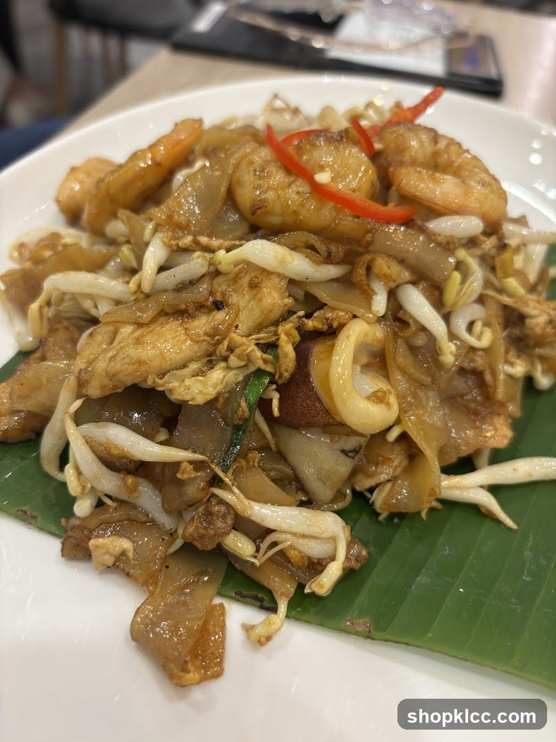 Stir-fried Noodles with Seafood