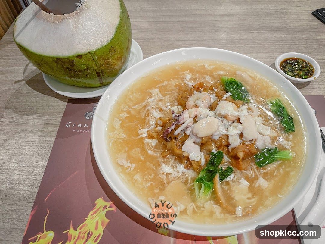 Seafood Noodles with Coconut