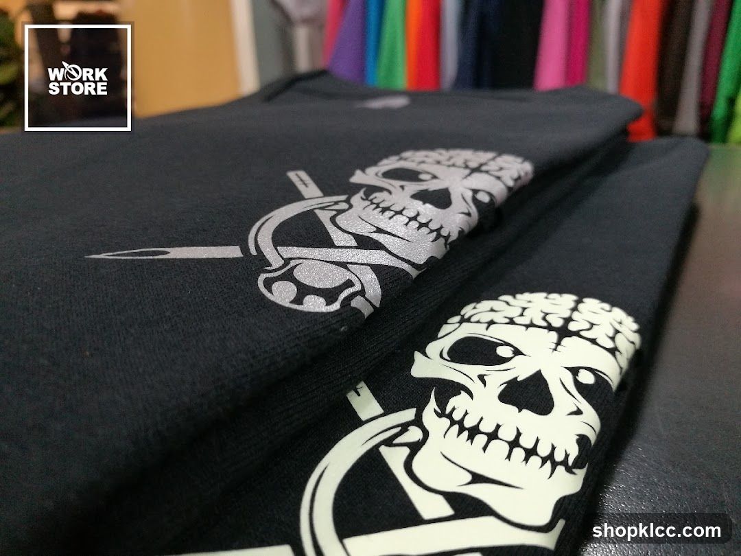 T-shirts with skull graphic