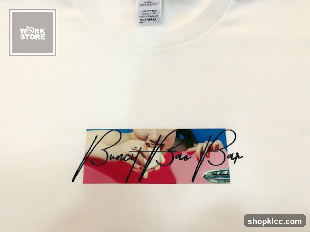 T-shirt with graphic print