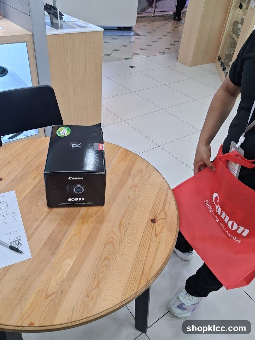 Canon EOS R8 Camera Box