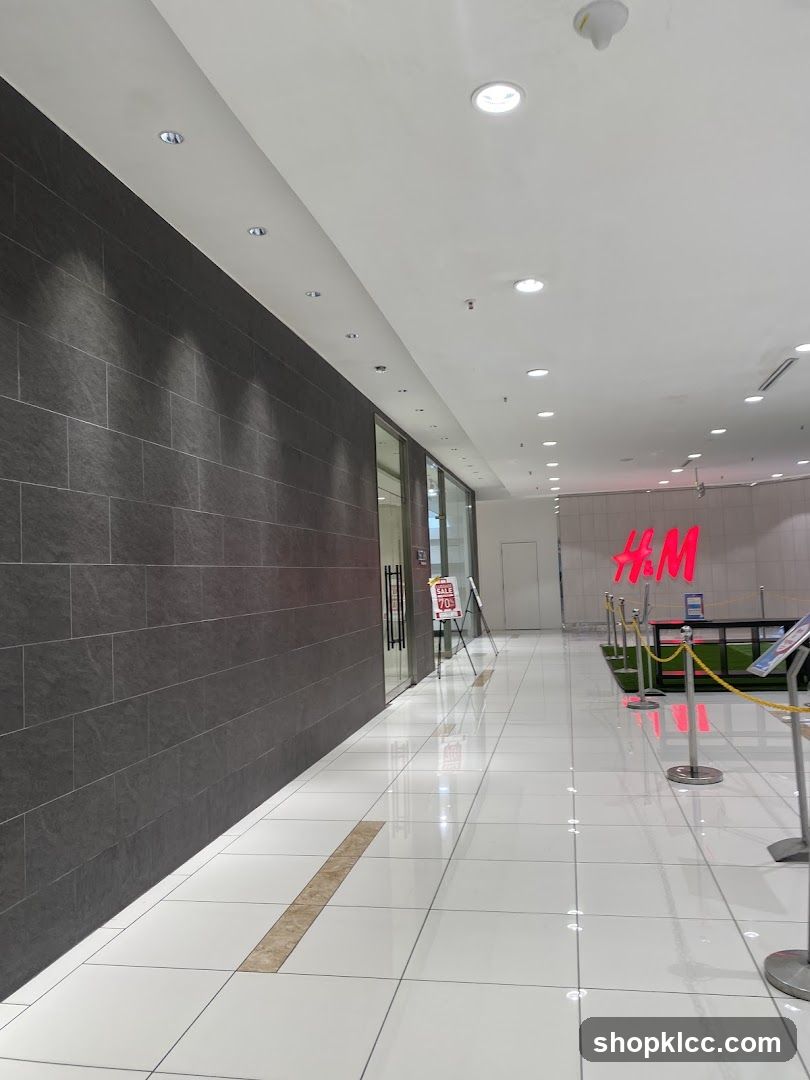 H&M Store Entrance