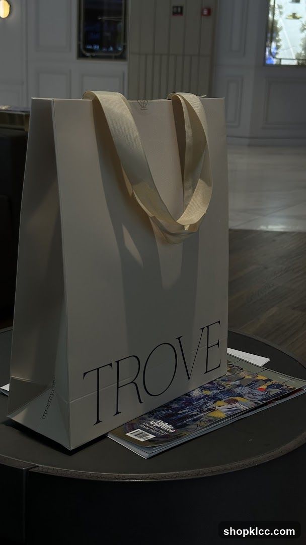 Trove Shopping Bag and Magazine