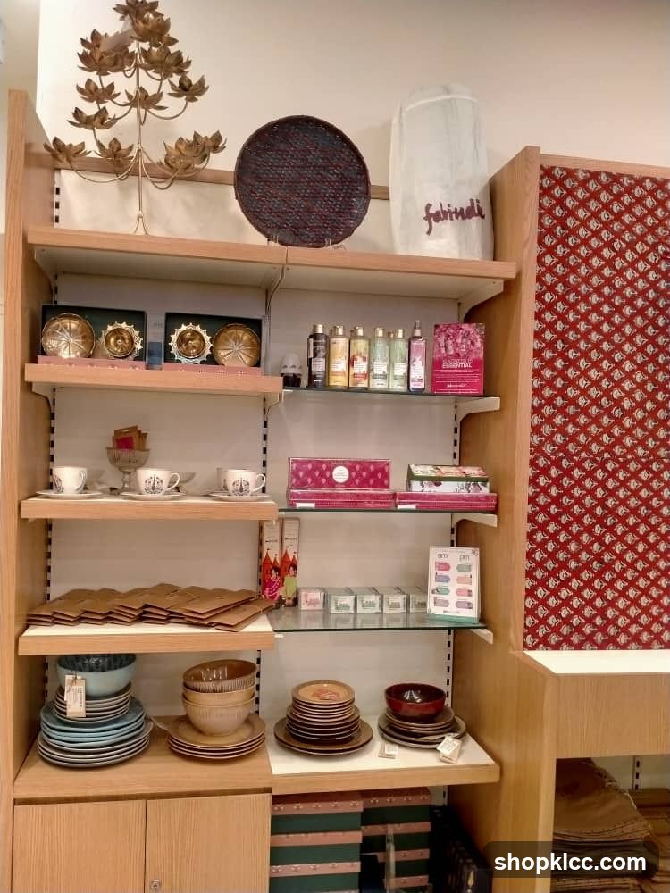 Home Decor and Tableware Display
