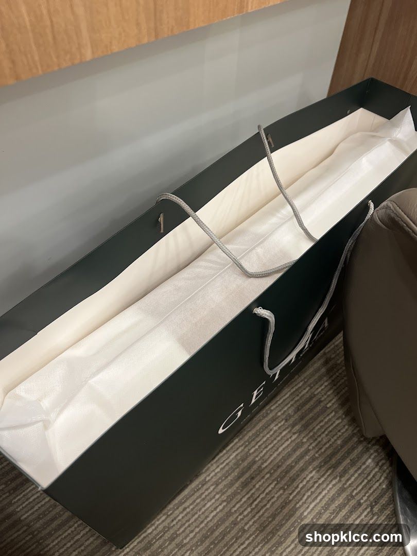 Shopping Bag with Item