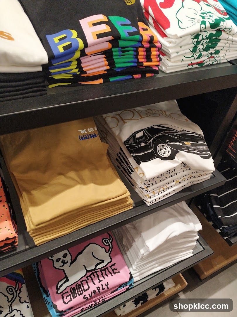 T-shirt Display Shelf