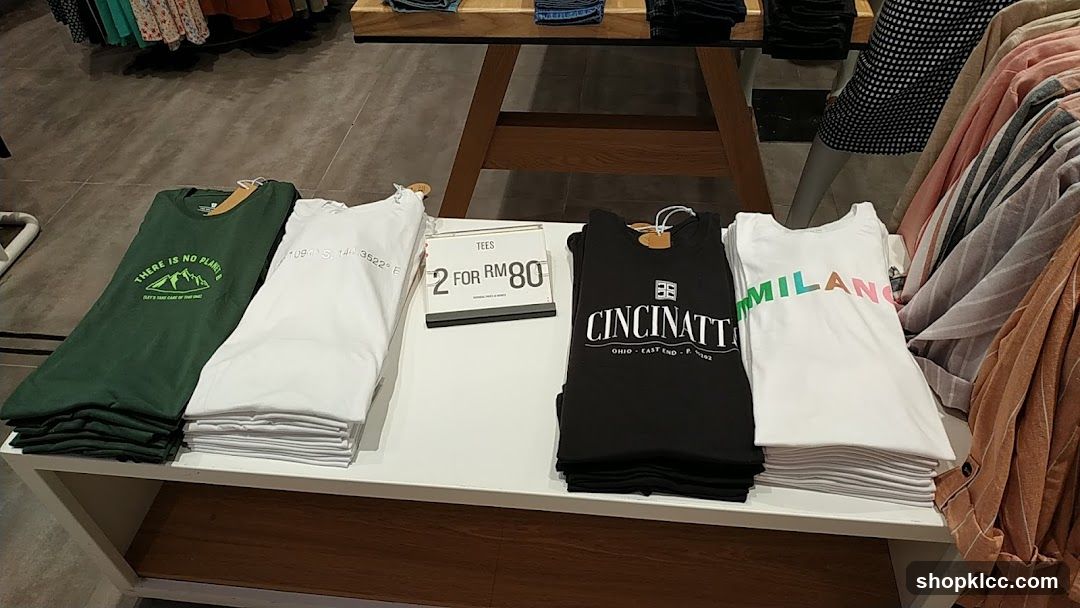 T-shirt Display in Store