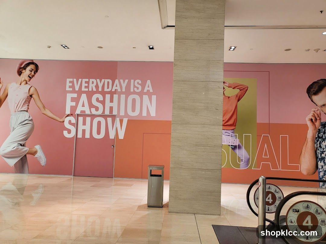 Fashion Show Ad in Mall