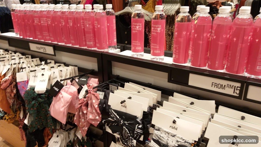 Rubi Store Interior Display