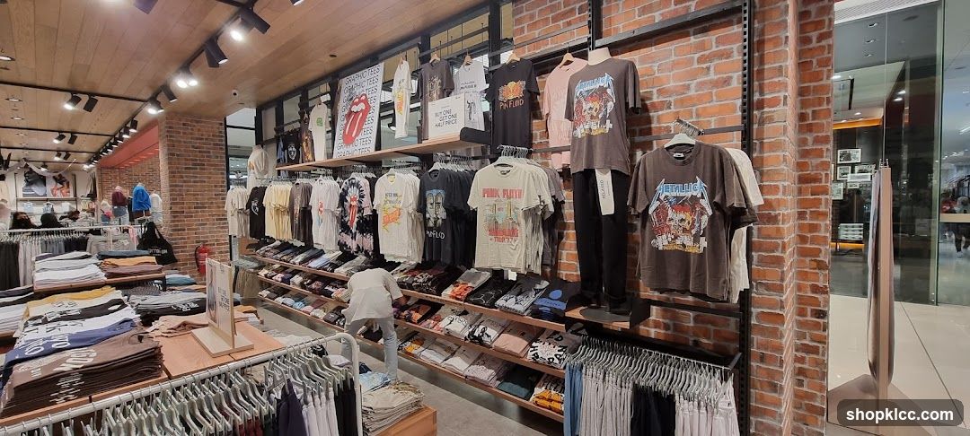 T-shirt Store Interior