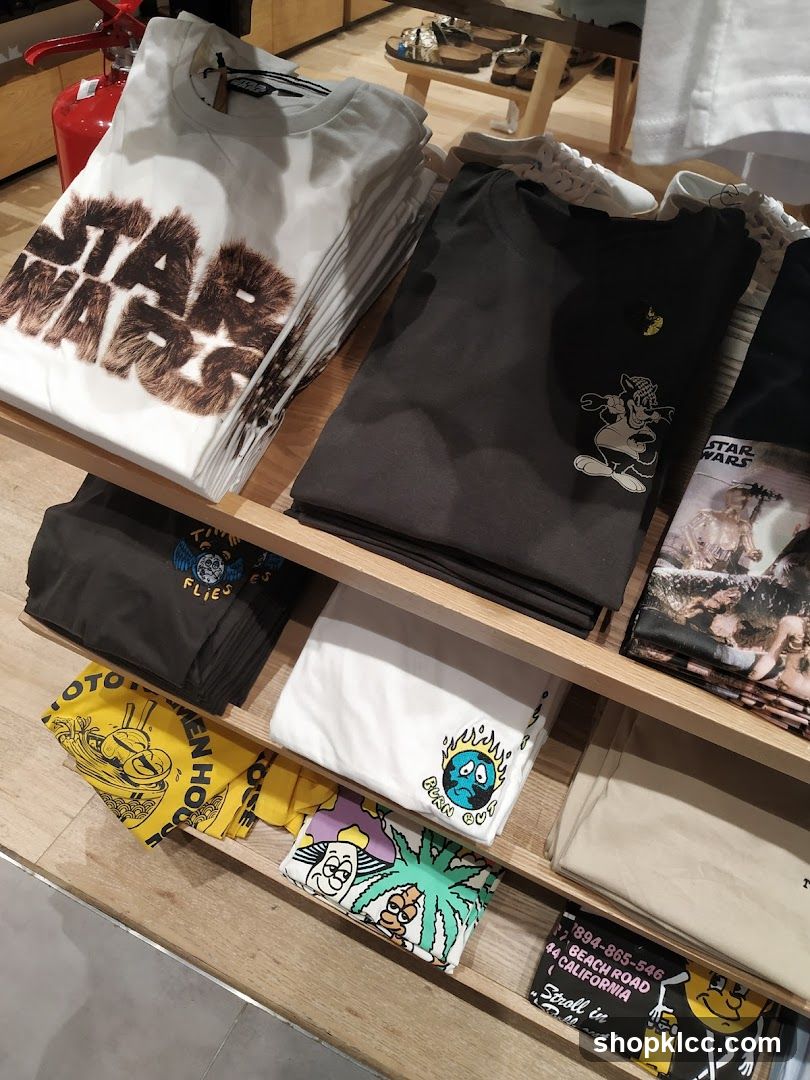 T-shirt Display Shelf
