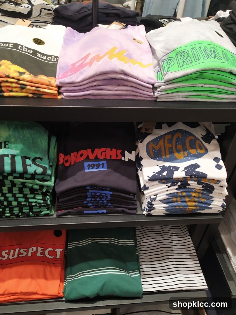 T-shirt Display Shelf