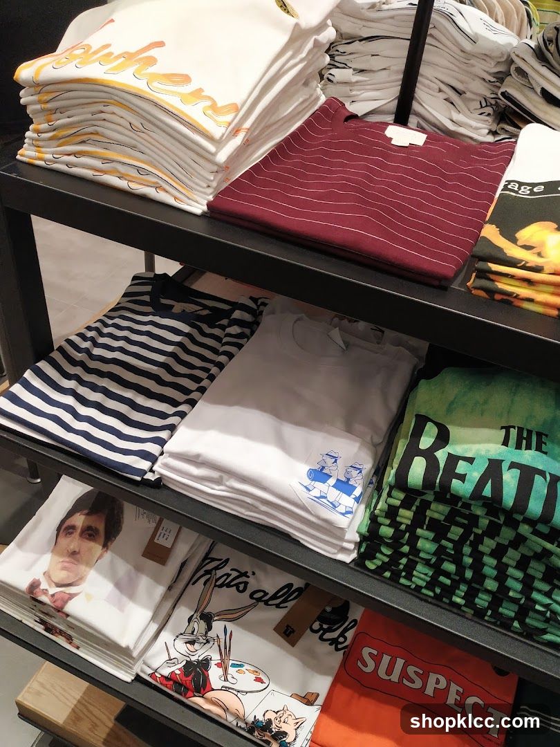 T-Shirt Display Shelf