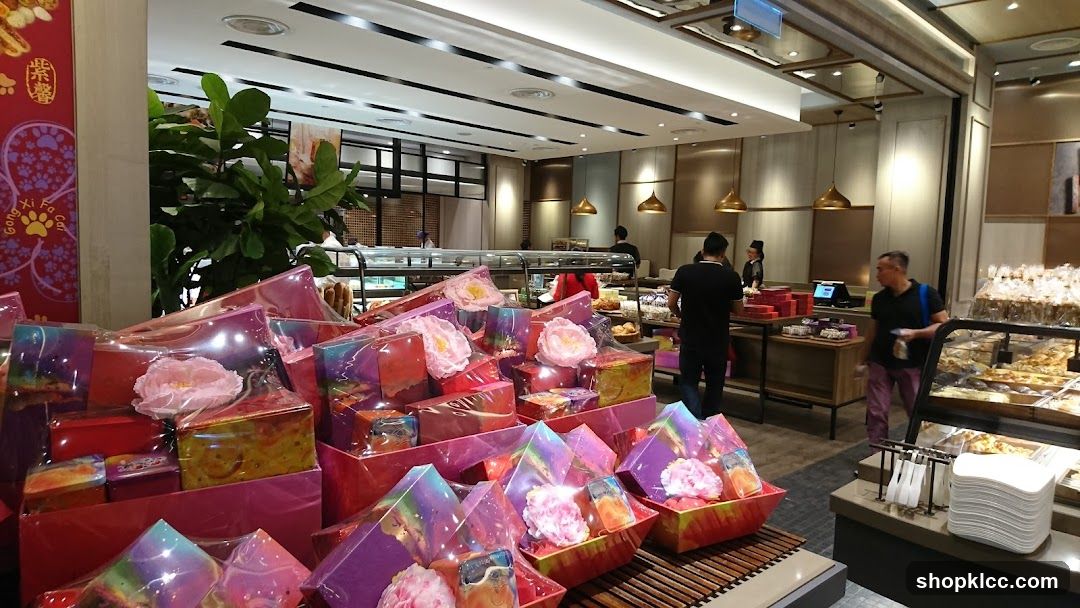 Bakery Display with Gift Boxes