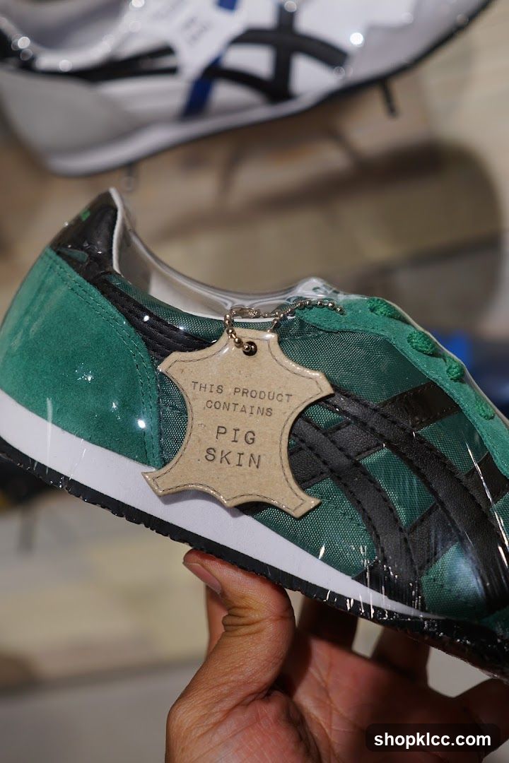 Sneakers with Pig Skin Tag
