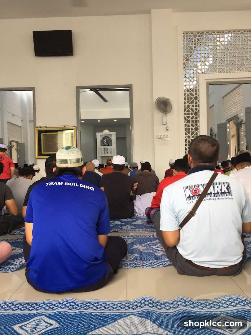 People praying