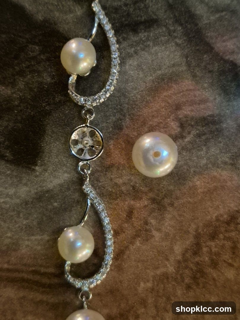 Pearl and Diamond Necklace Detail