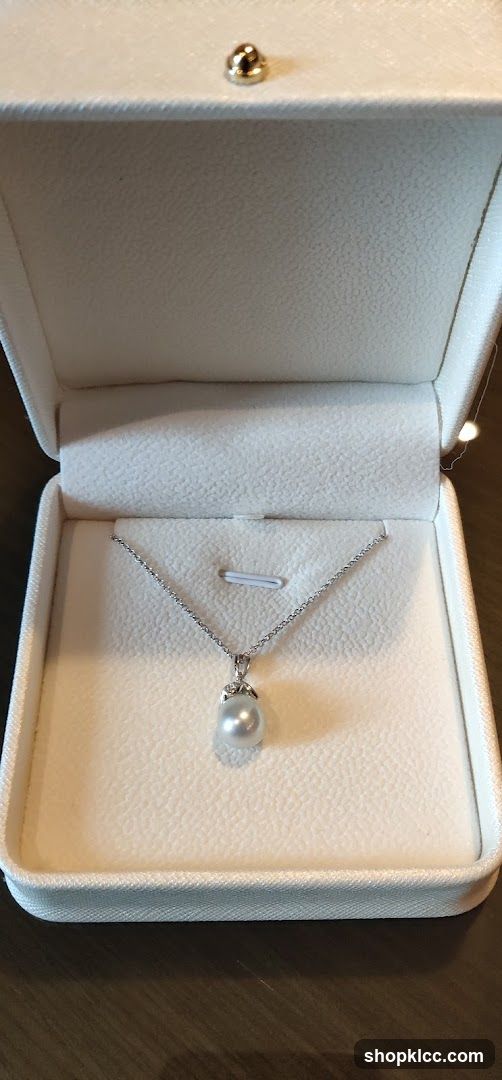 Pearl Pendant Necklace in Jewelry Box