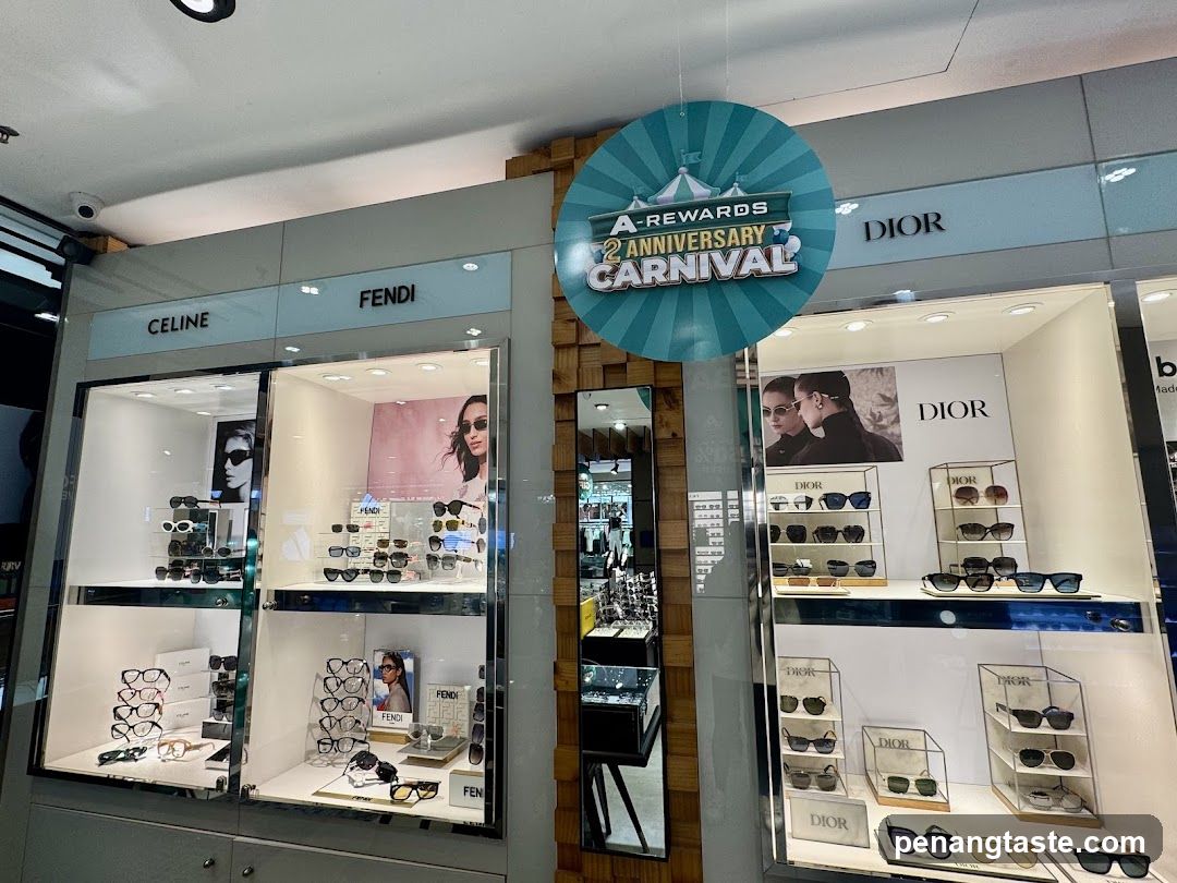 Eyewear Store Display