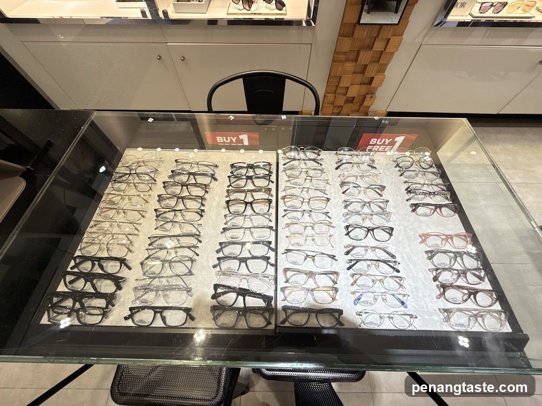 Eyeglasses Display
