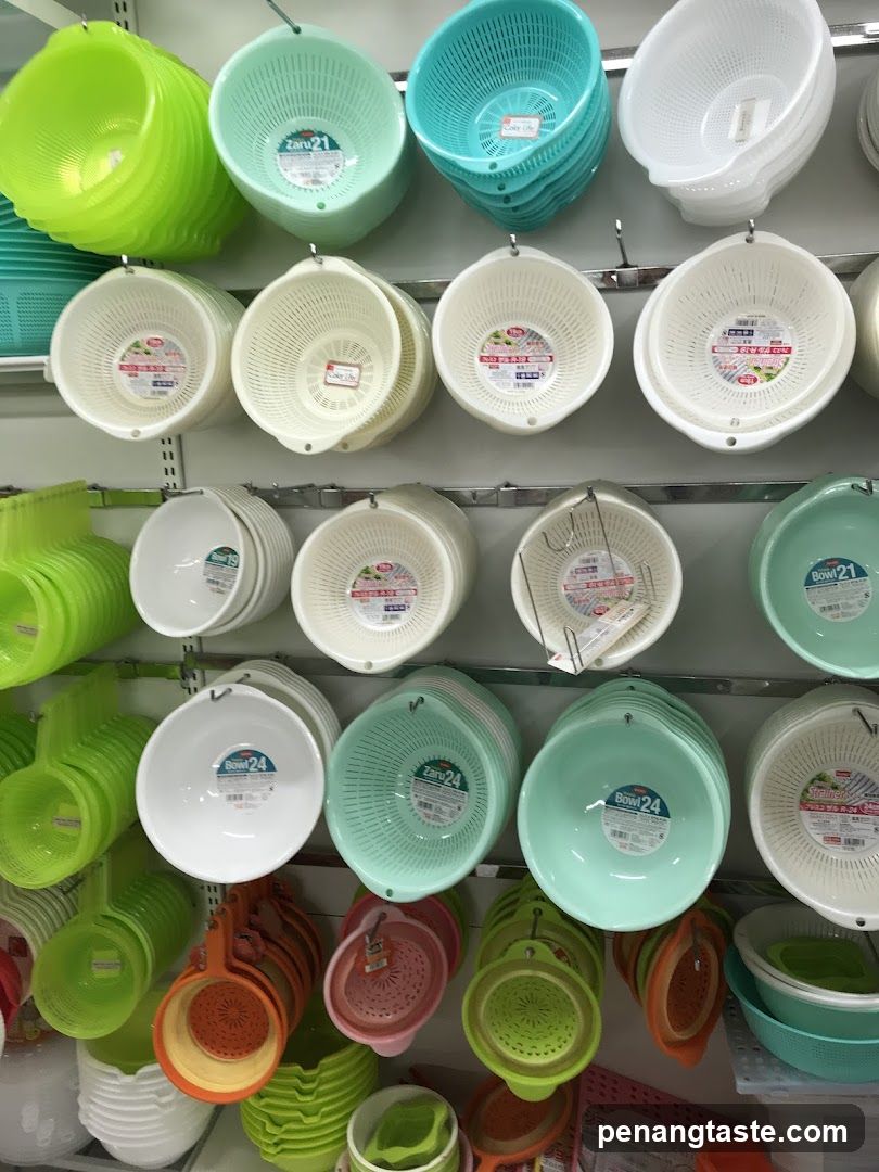 Kitchen Strainers and Bowls