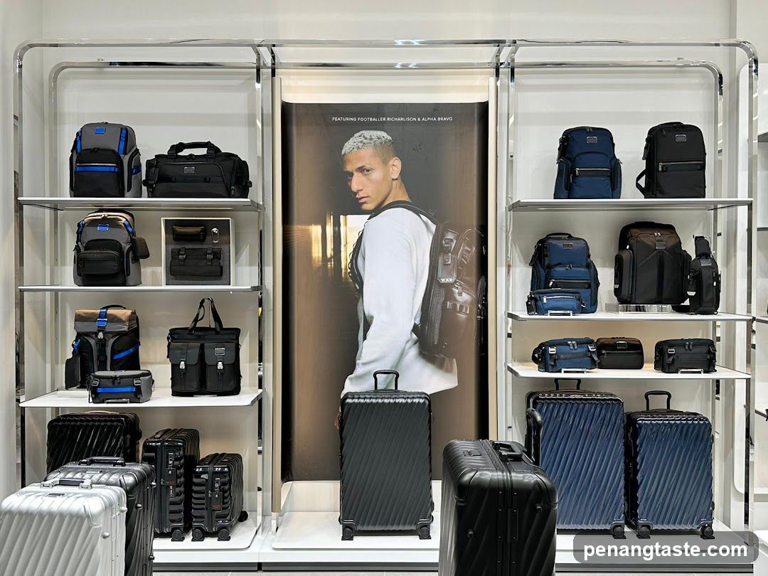 Tumi Store Display