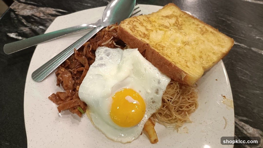 Fried Noodles with Egg and Toast