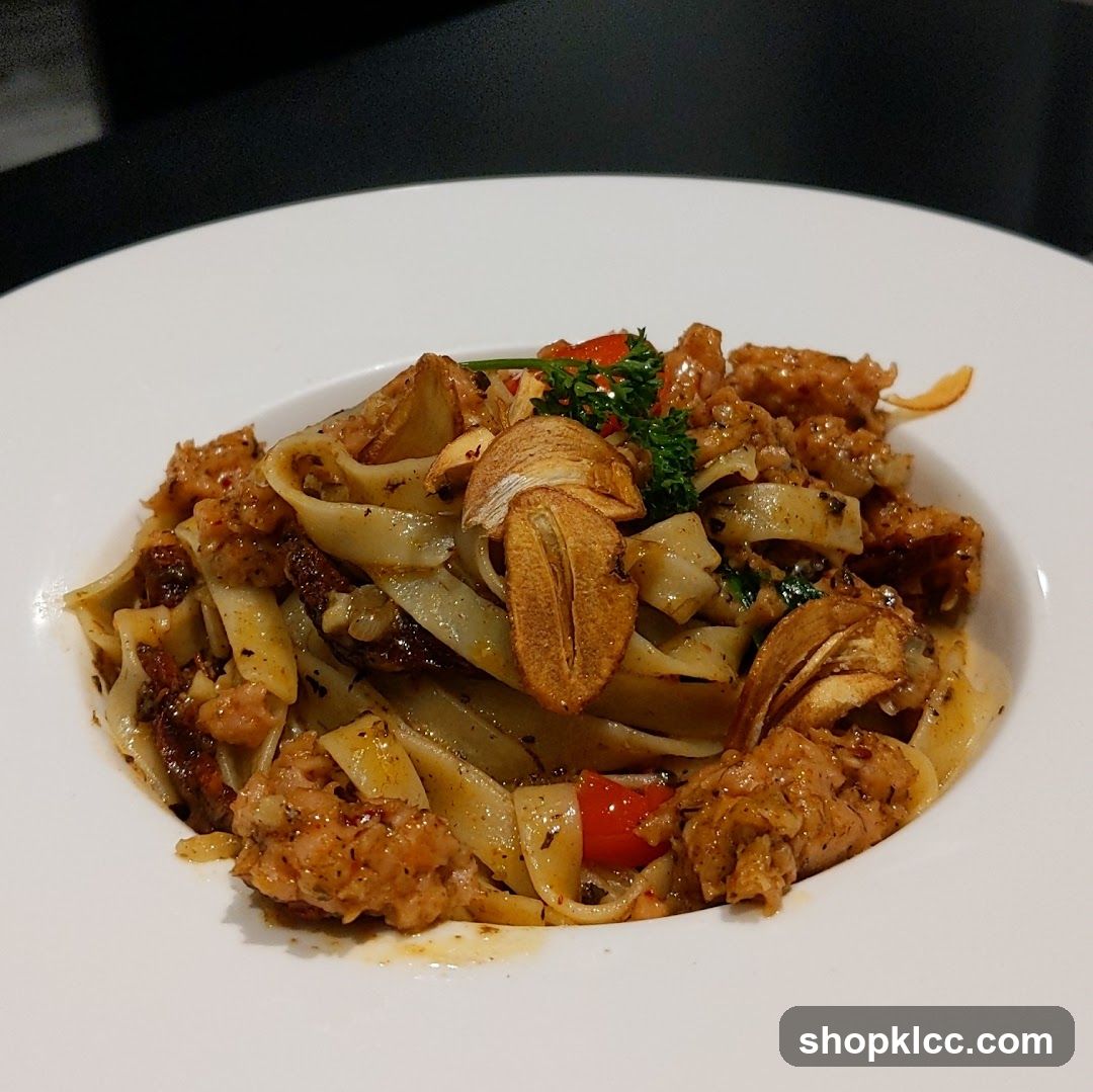 Pasta with Meat and Garlic