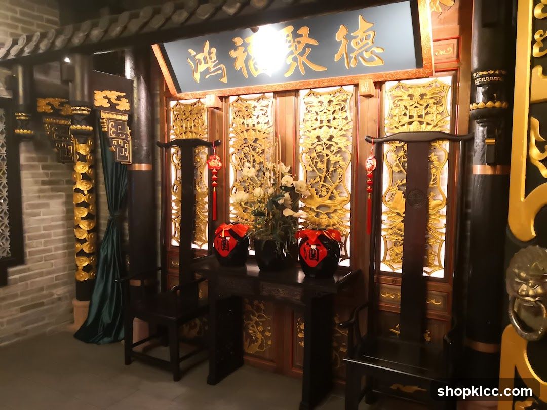 Traditional Chinese Interior Decor