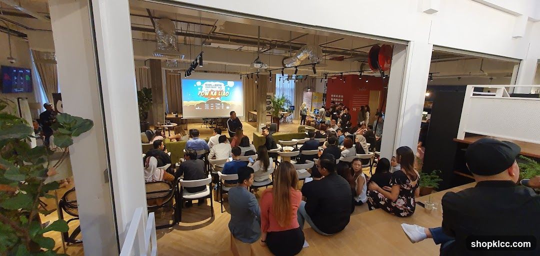 Presentation in a modern co-working space