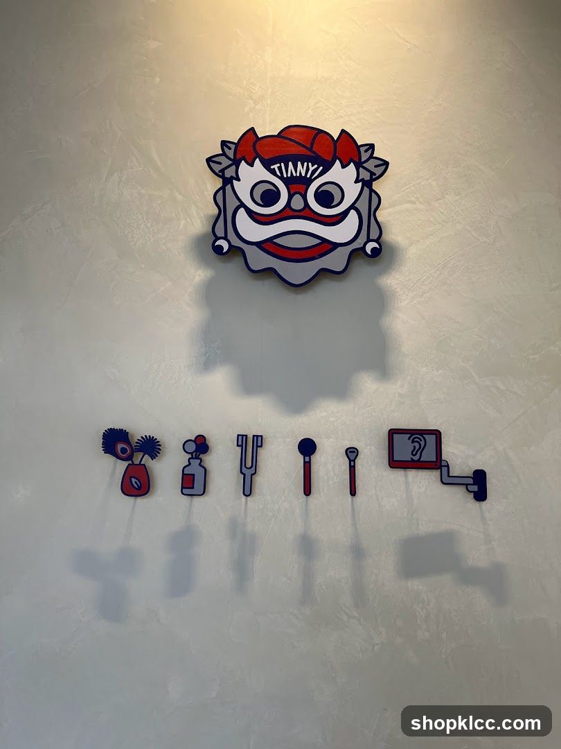 Tianyi Lion Head Decor