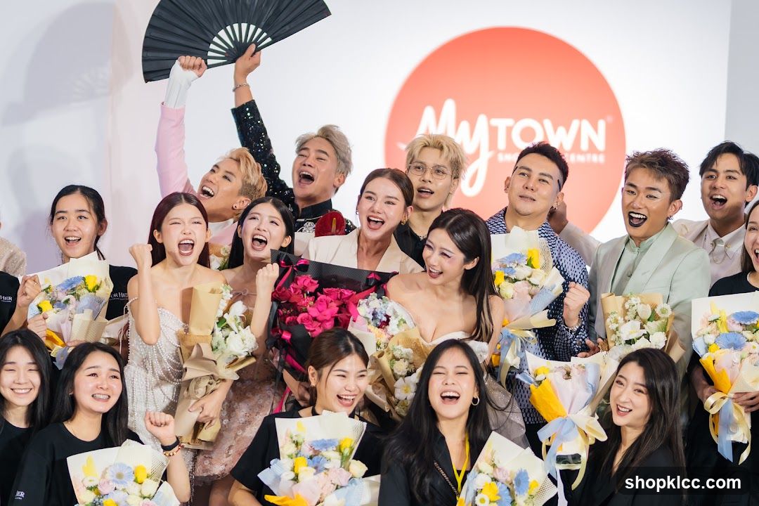 Group photo with flowers and MyTown sign