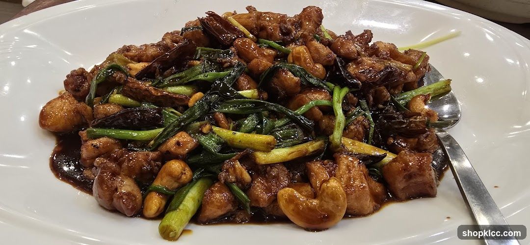 Stir-fried Chicken with Cashews and Greens