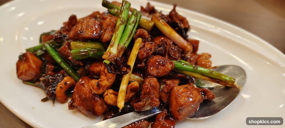 Stir-fried Chicken with Cashews and Asparagus