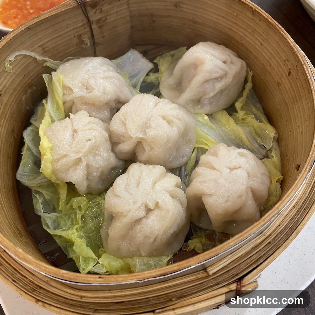 Steamed Dumplings in Bamboo Steamer