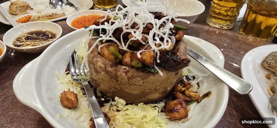 Stuffed Pot Dish with Garnish