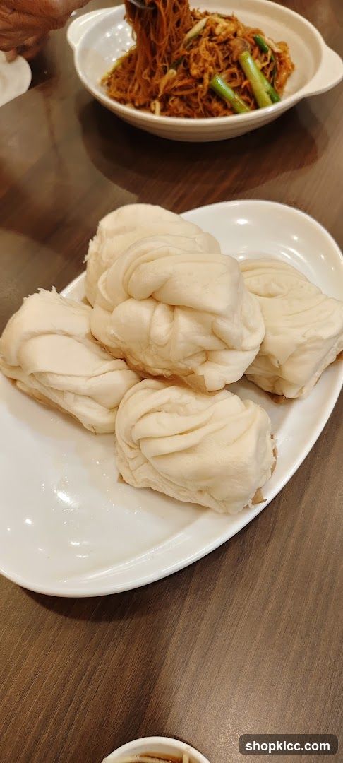 Steamed Buns and Stir-fried Noodles