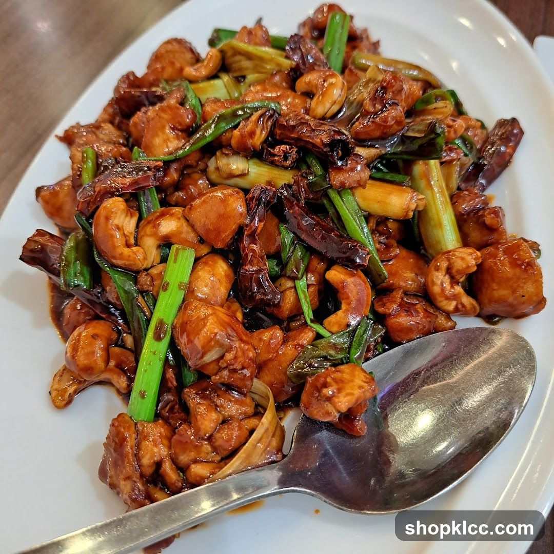 Stir-fried Chicken with Cashews and Green Onions