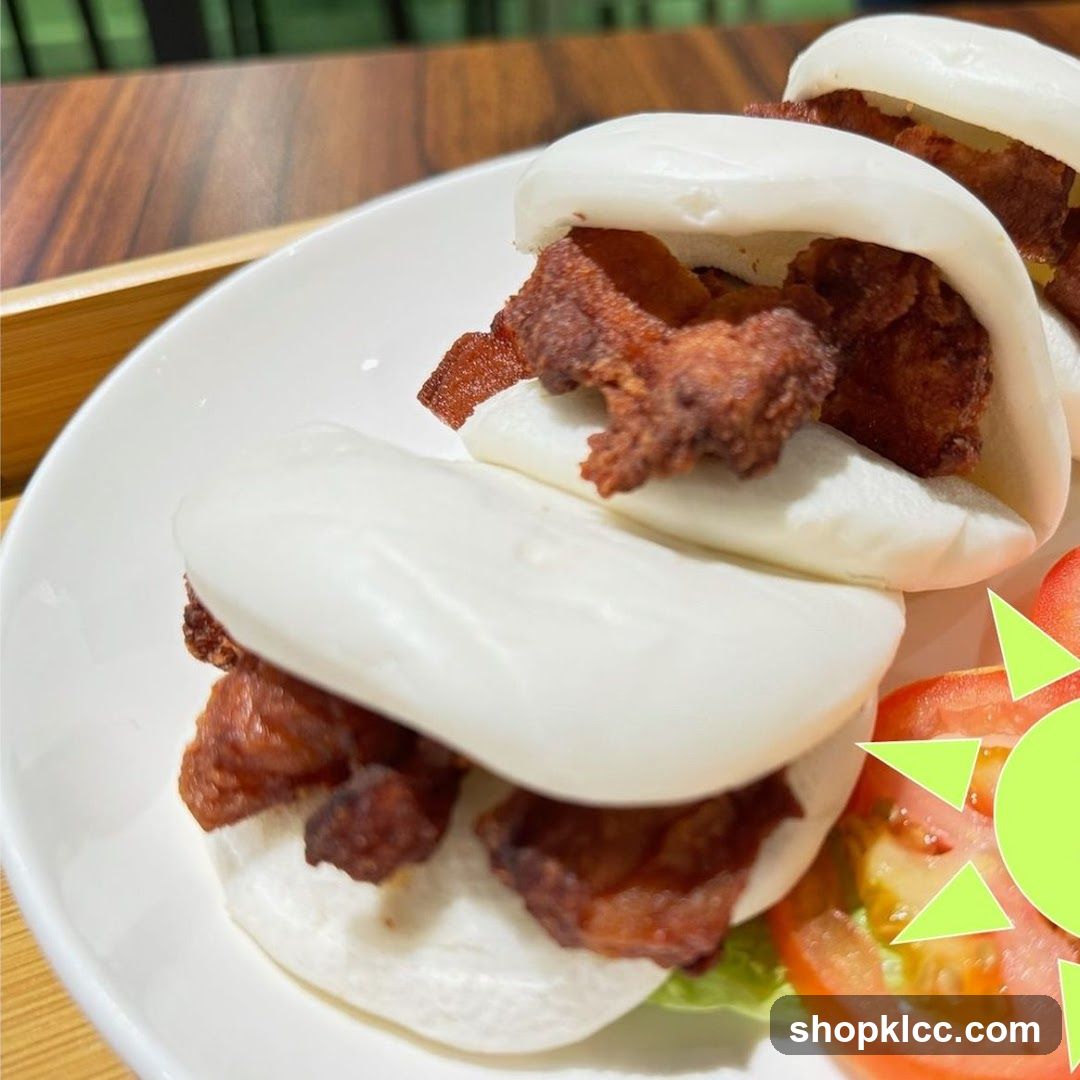 Braised Pork Buns with Tomato Slices