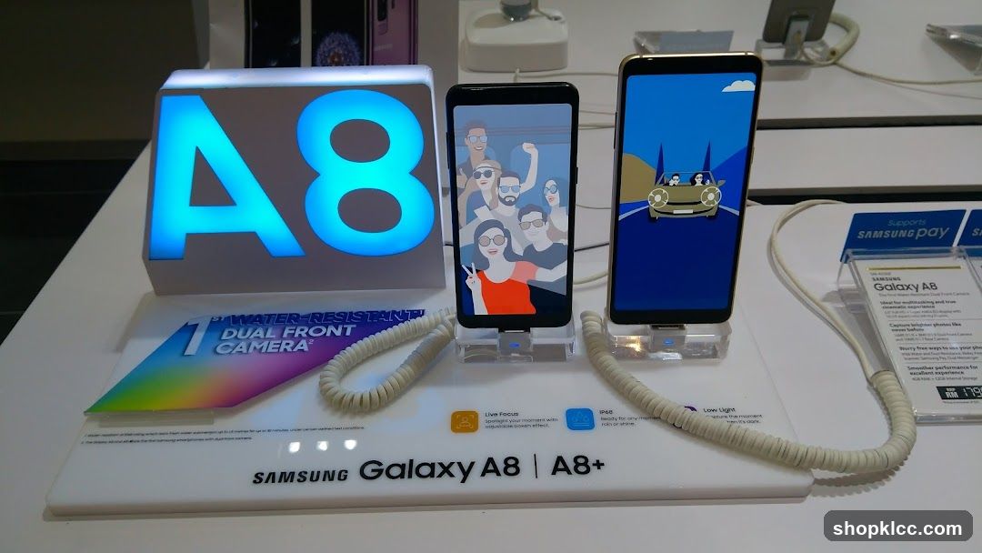Samsung Galaxy A8 Display