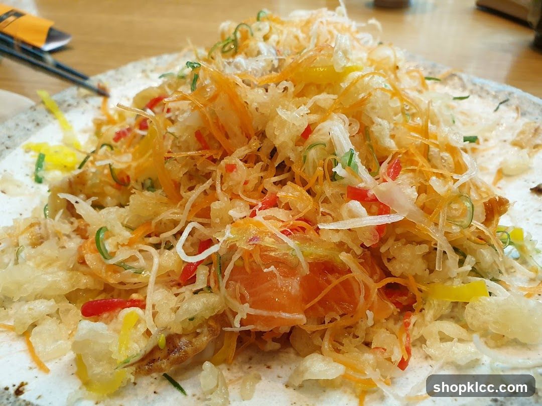 Salad with shredded toppings