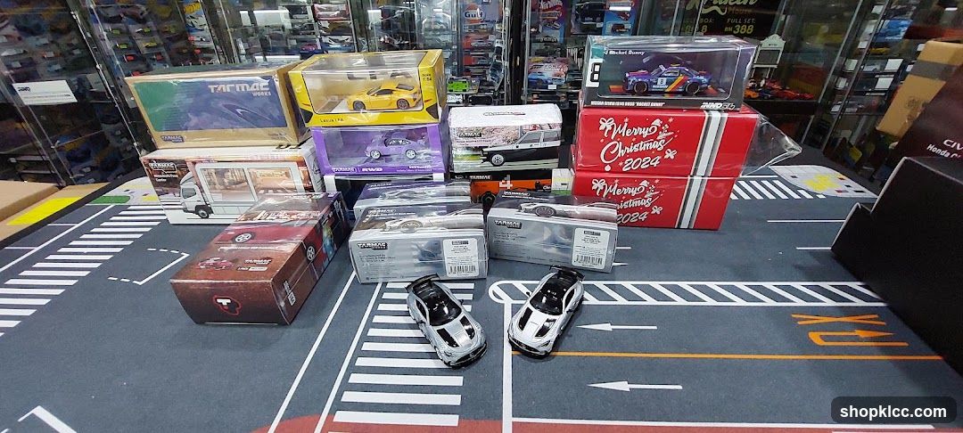 Die-cast car models and Christmas gift boxes