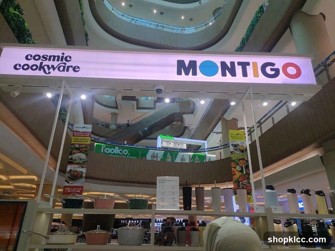 Montigo Cosmics Cookware Display