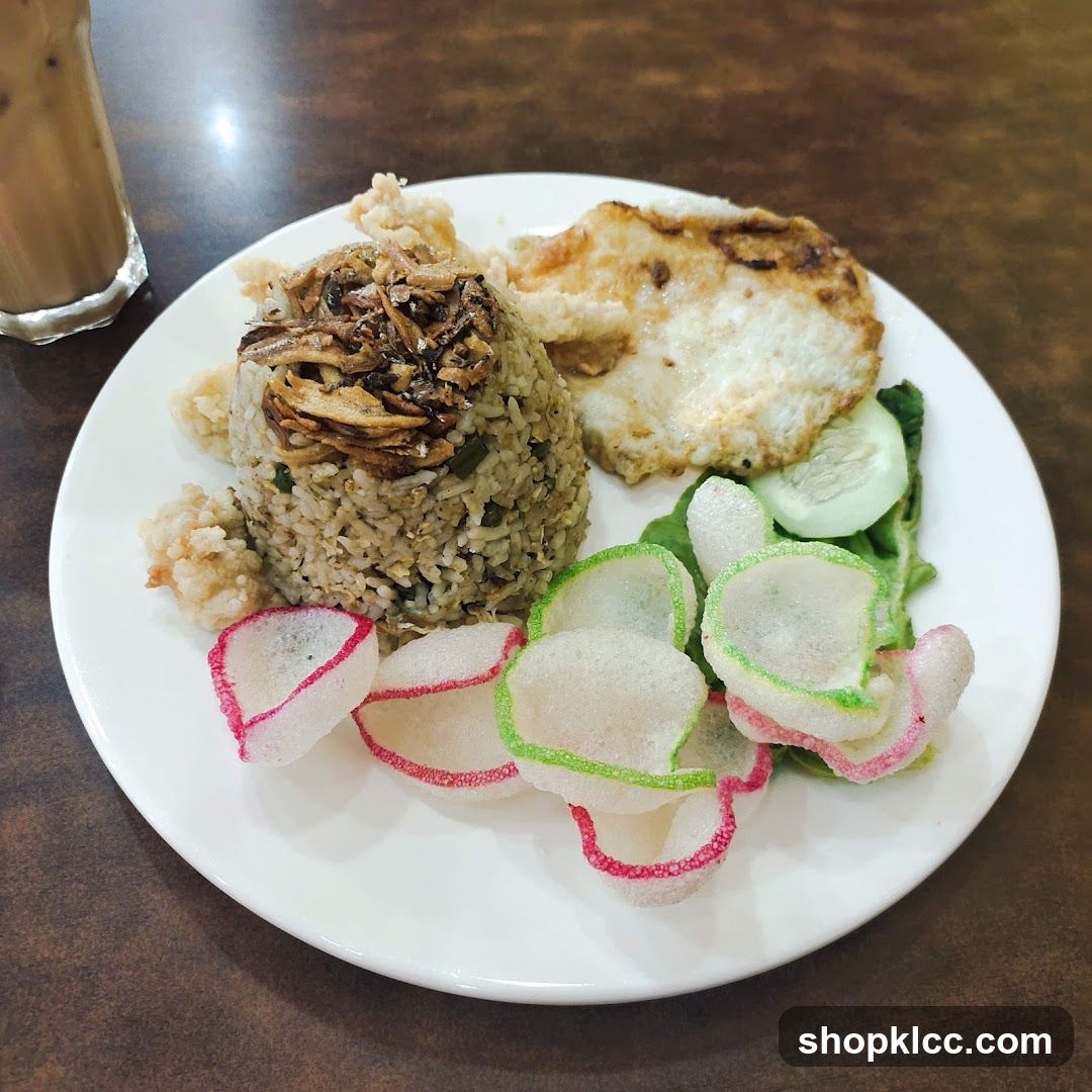 Fried Rice with Egg and Crackers