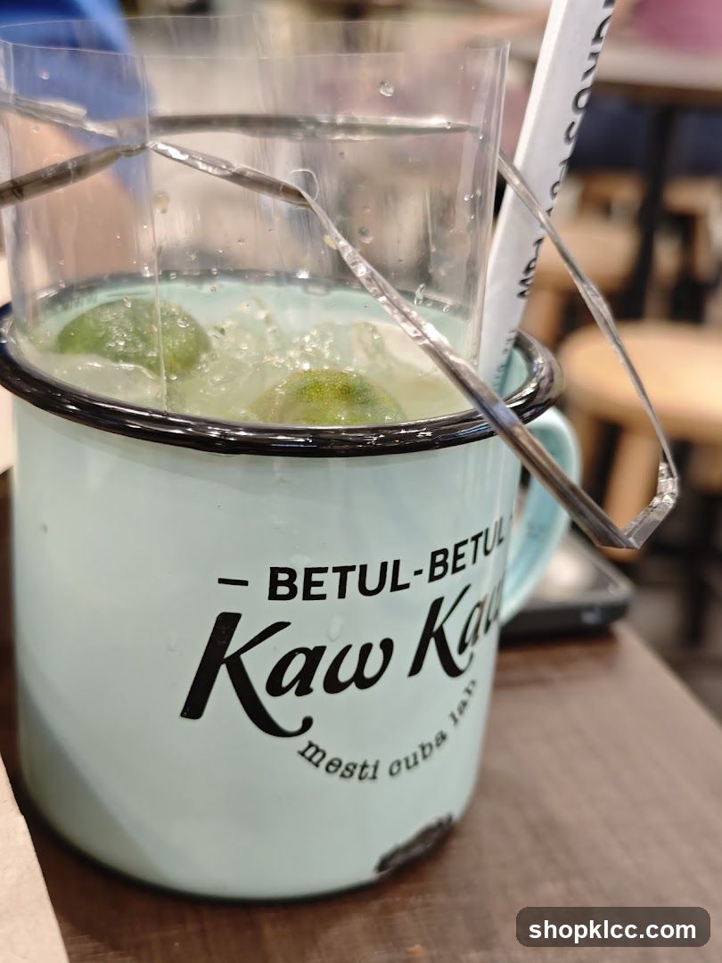 Drink with limes and ice