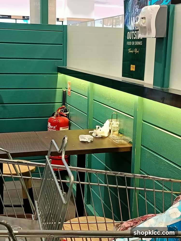Food and Drinks Sign
